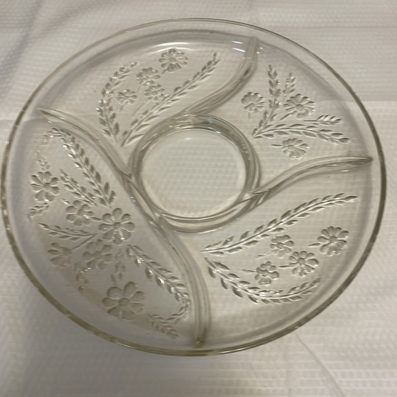 Vintage clear glass 5 compartment serving platter - Picture 3 of 5